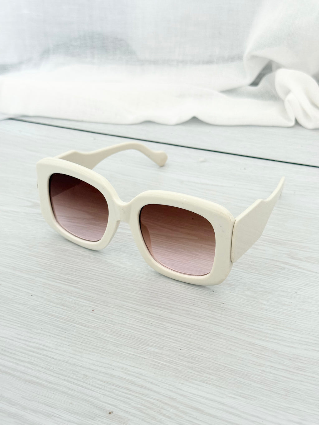✿ oversized mod white square sunglasses