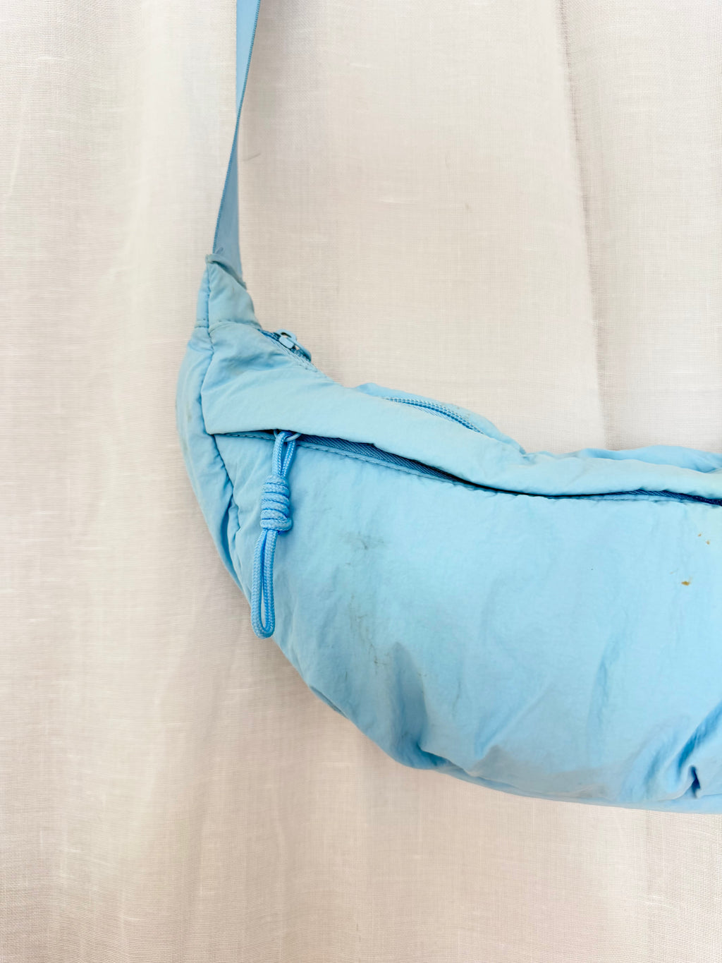 ✿ sky blue puffer crescent shoulder bag