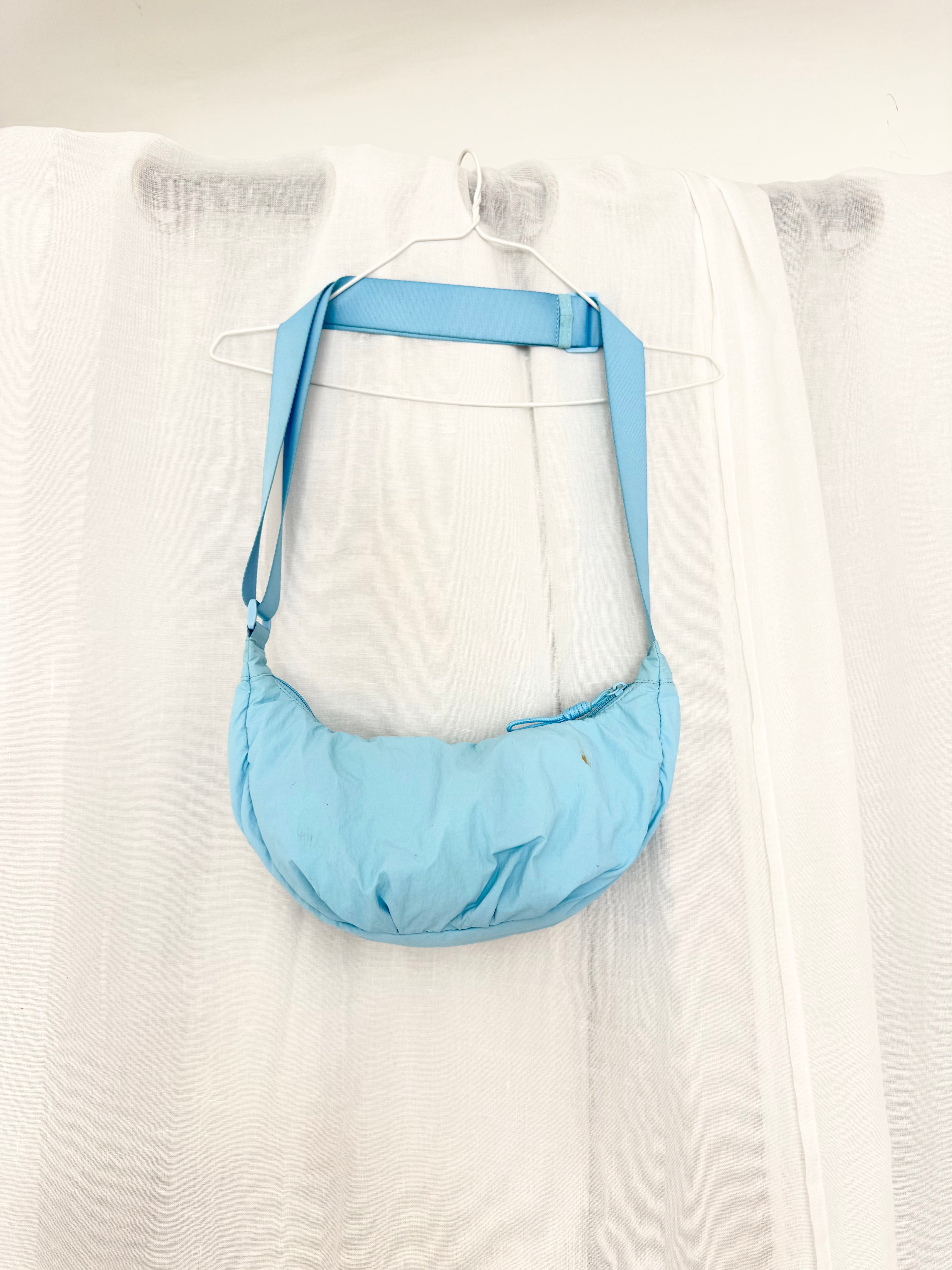 ✿ sky blue puffer crescent shoulder bag