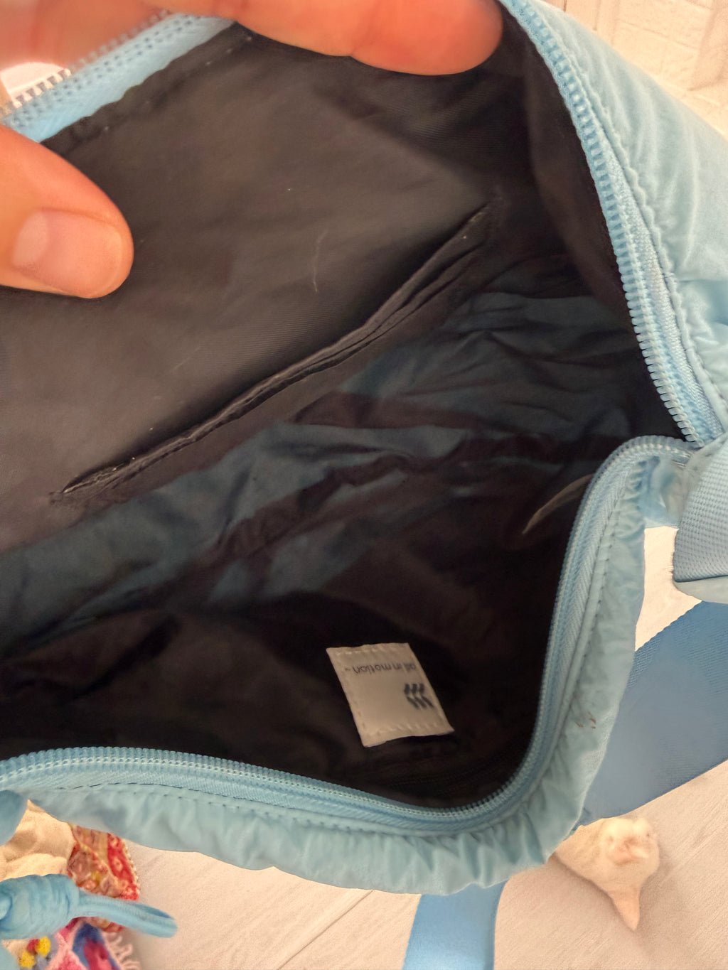 ✿ sky blue puffer crescent shoulder bag