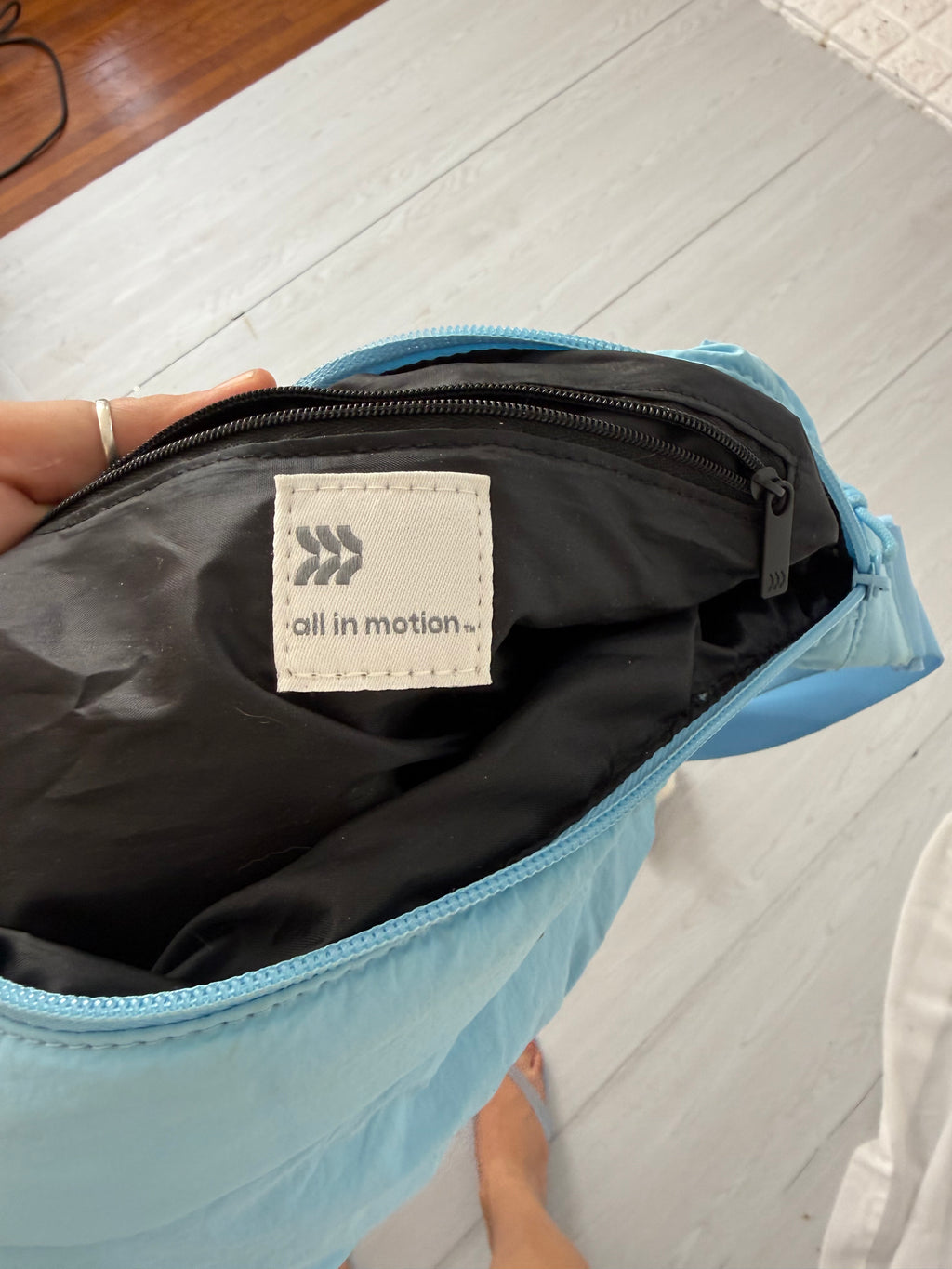 ✿ sky blue puffer crescent shoulder bag