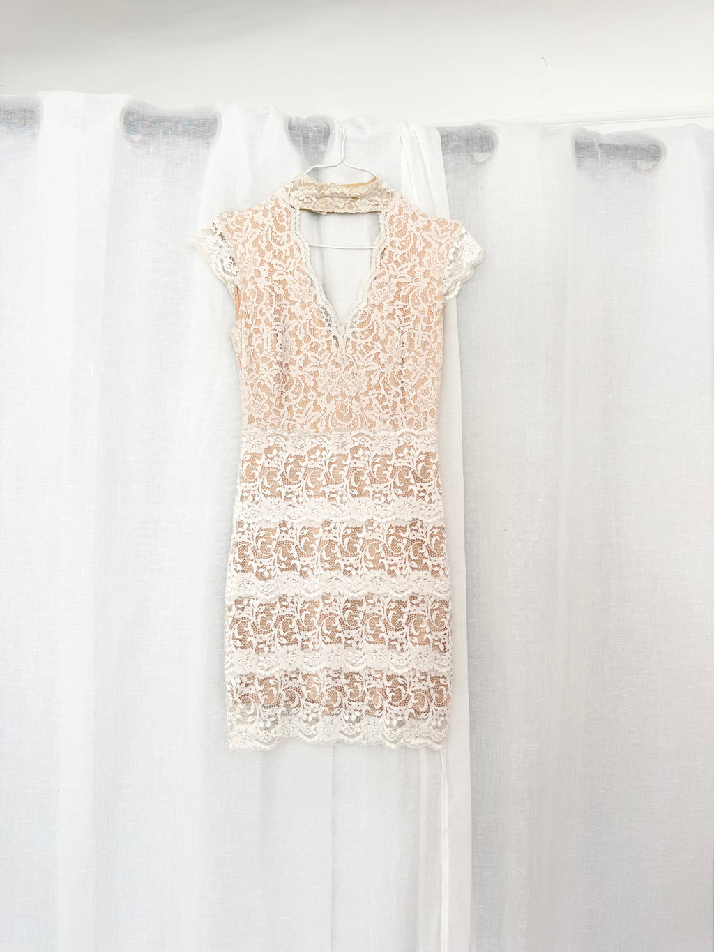 ✿ bebe lace bodycon mini dress