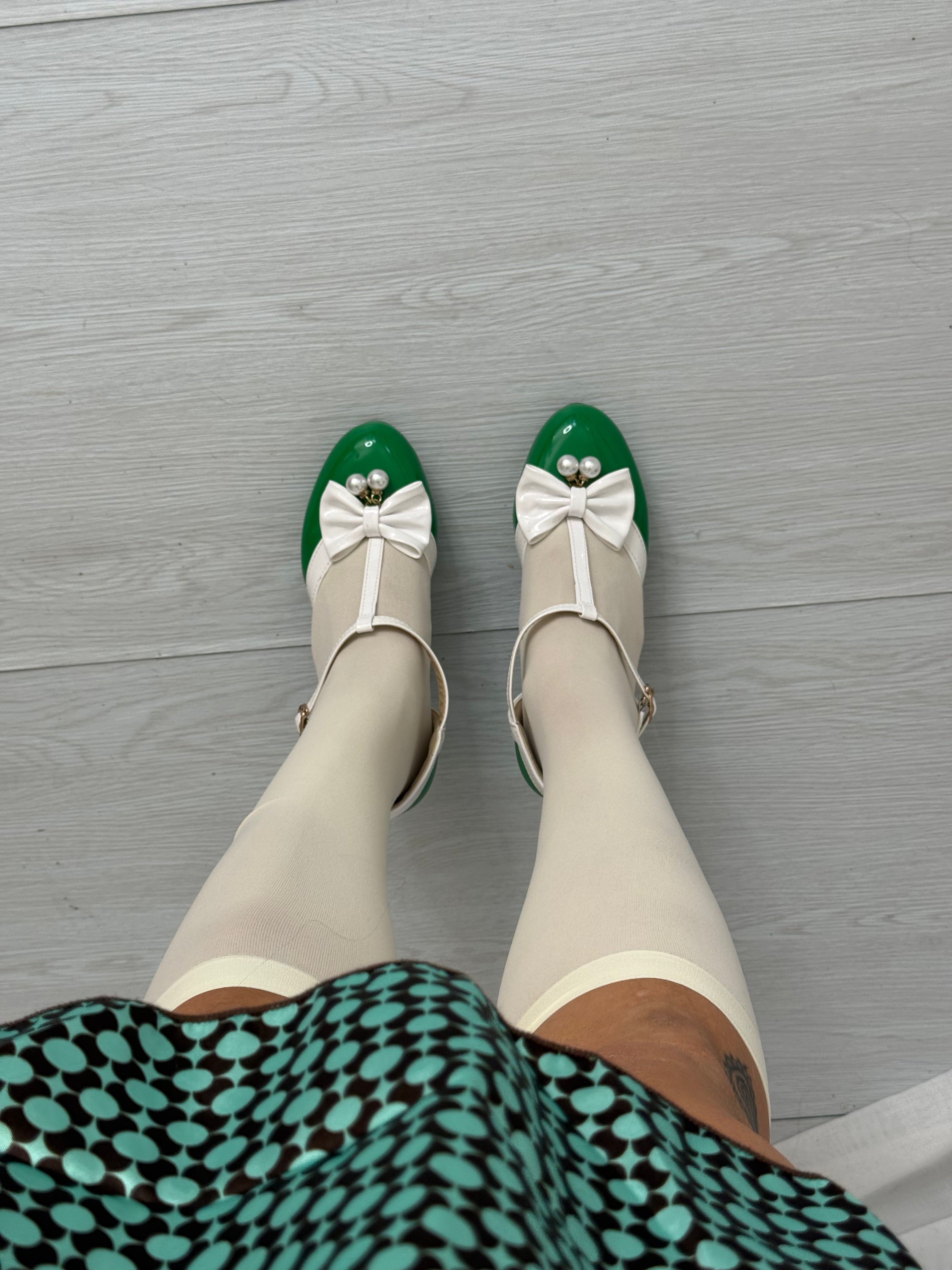 ✿ green bow pearl mary jane heels • (size 8)