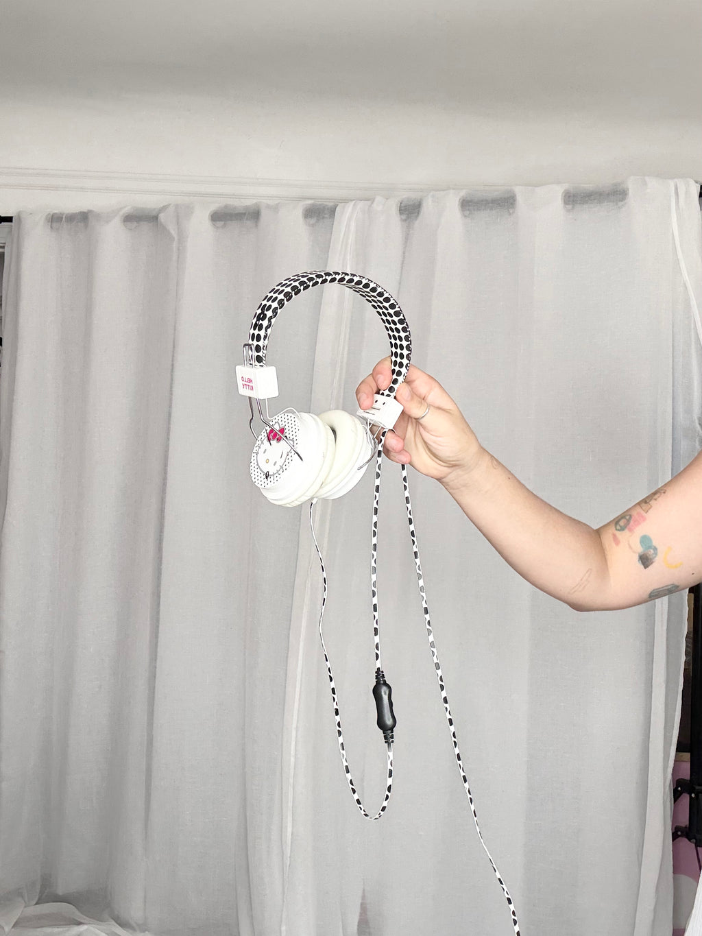 ✿ Hello Kitty polka dot headphones