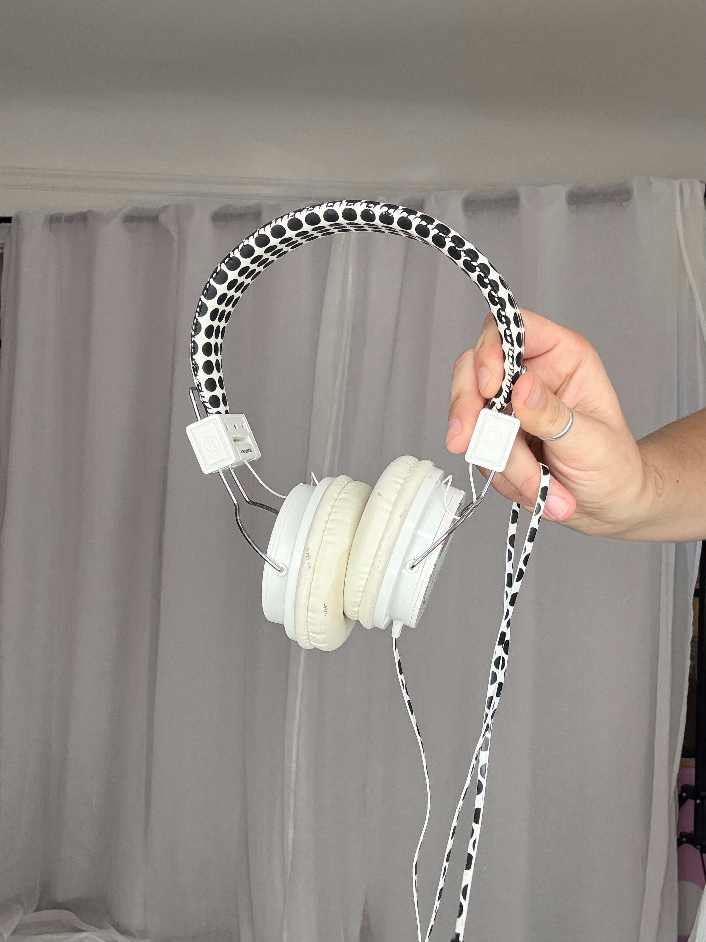 ✿ Hello Kitty polka dot headphones