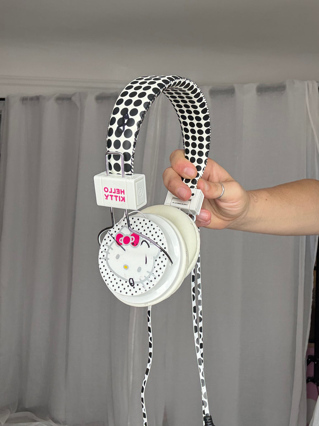 ✿ Hello Kitty polka dot headphones