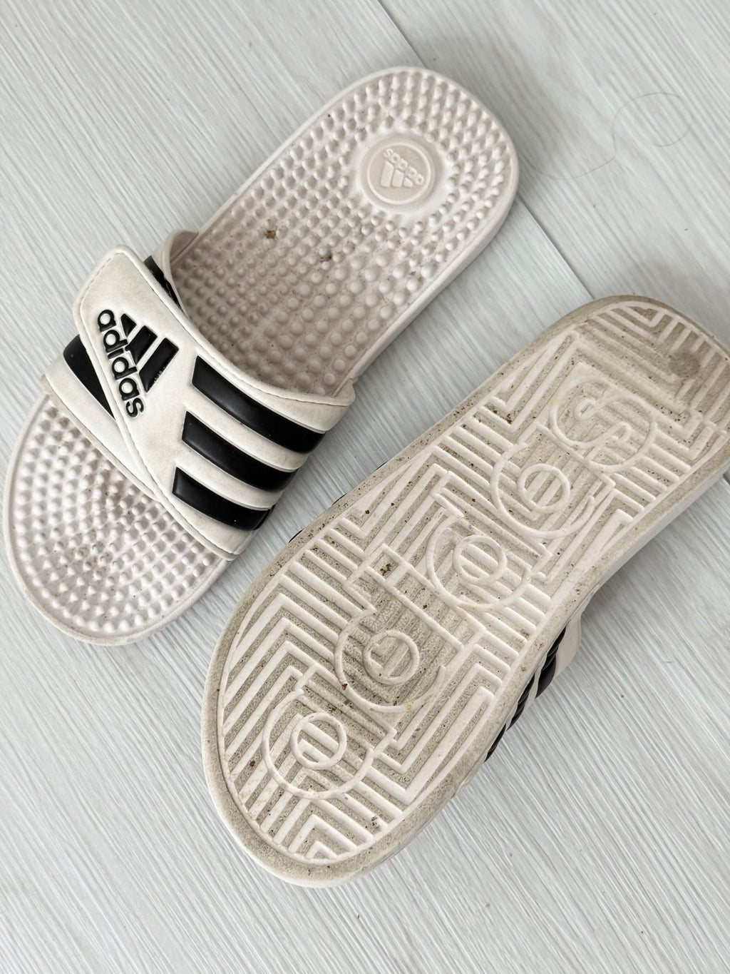 ✿ adidas adissage slides (size 9)