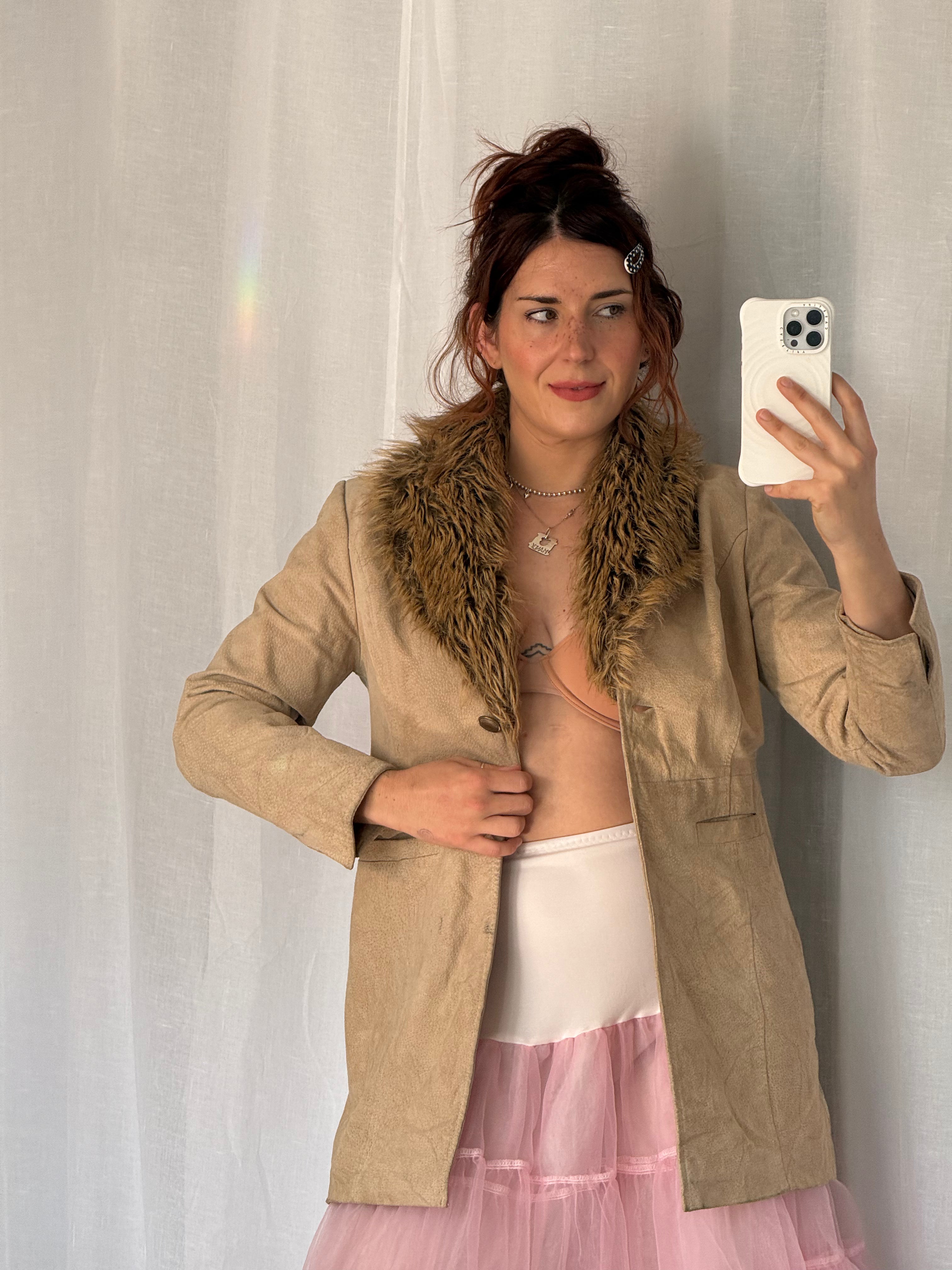 ✦ vintage Y2K genuine leather coat w/ faux fur collar