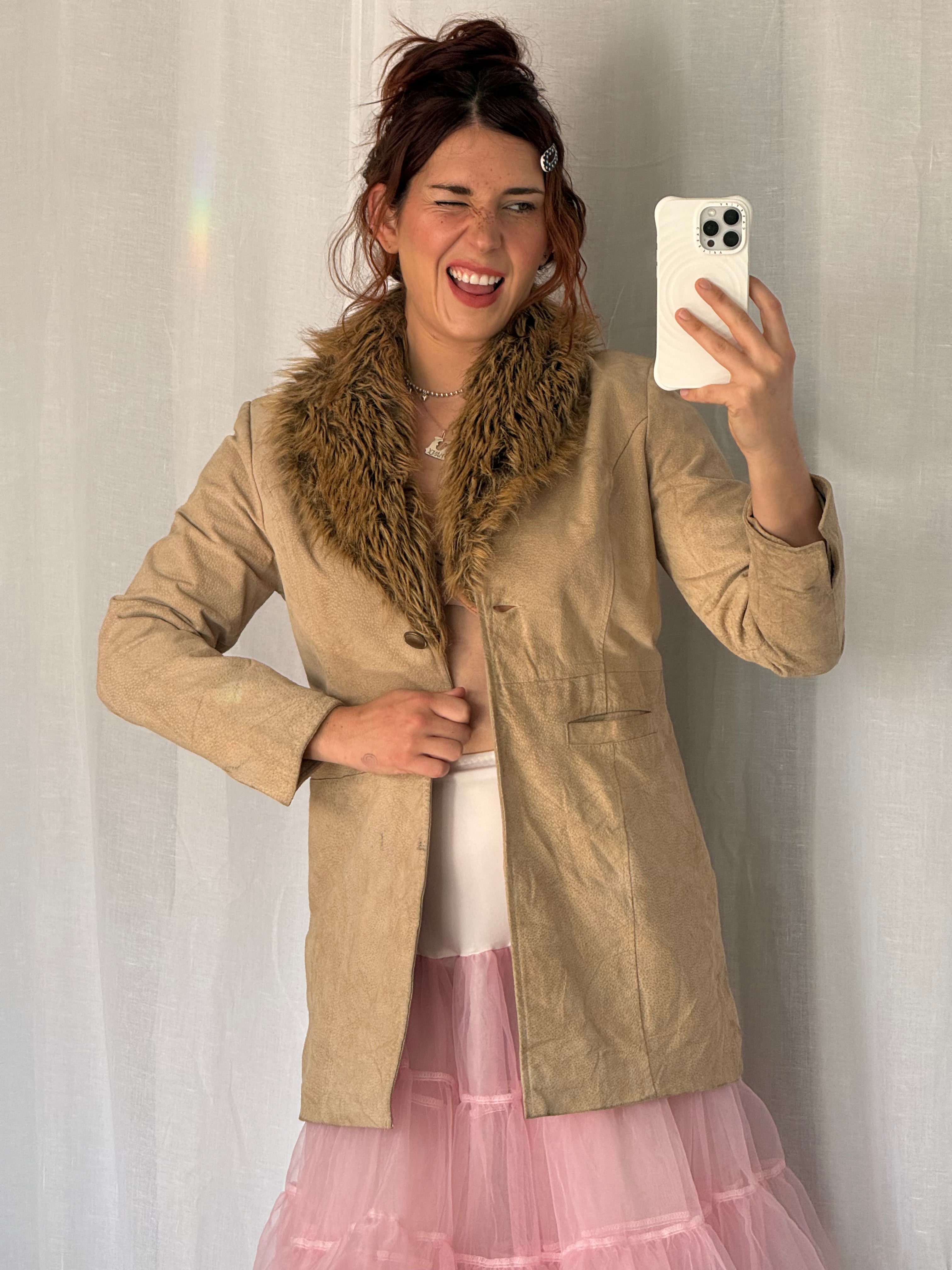 ✦ vintage Y2K genuine leather coat w/ faux fur collar