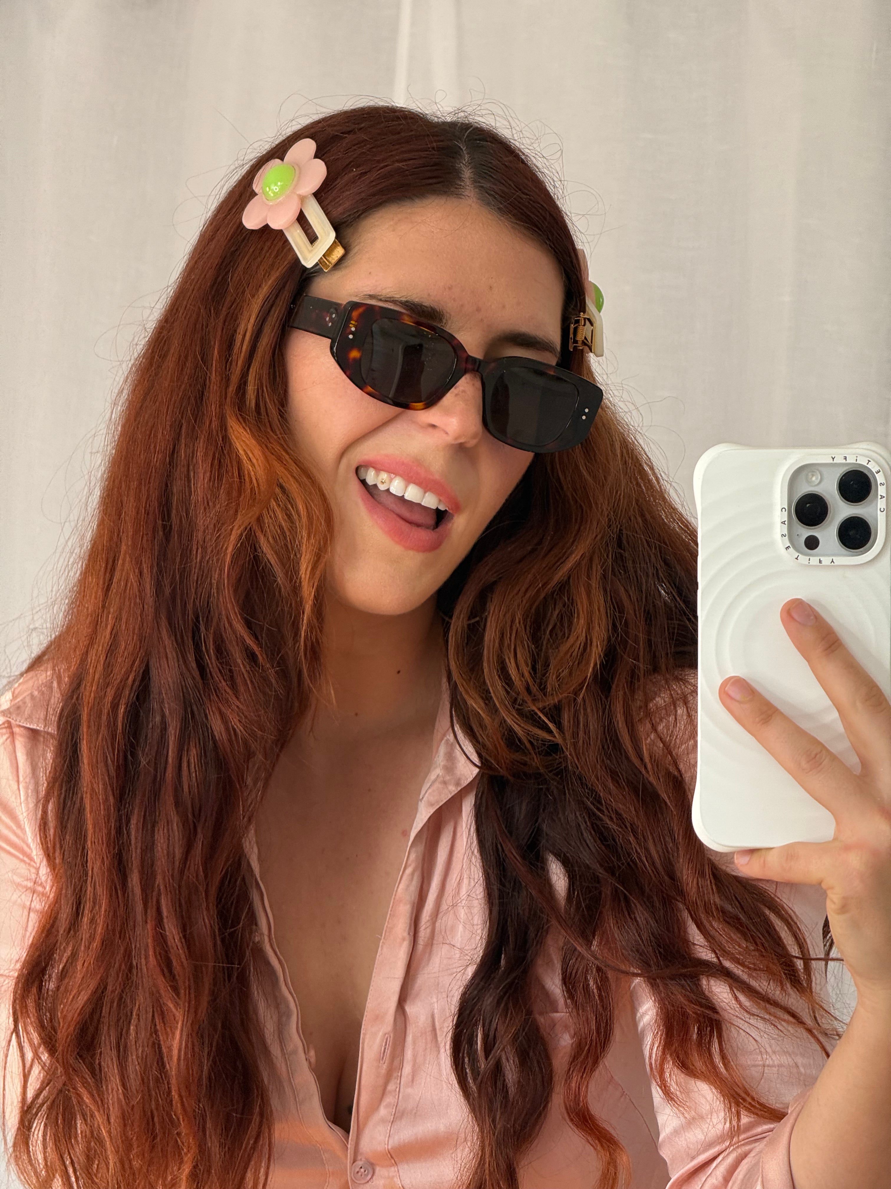 🌸 handmade pink daisy resin hair barrettes – set of 2