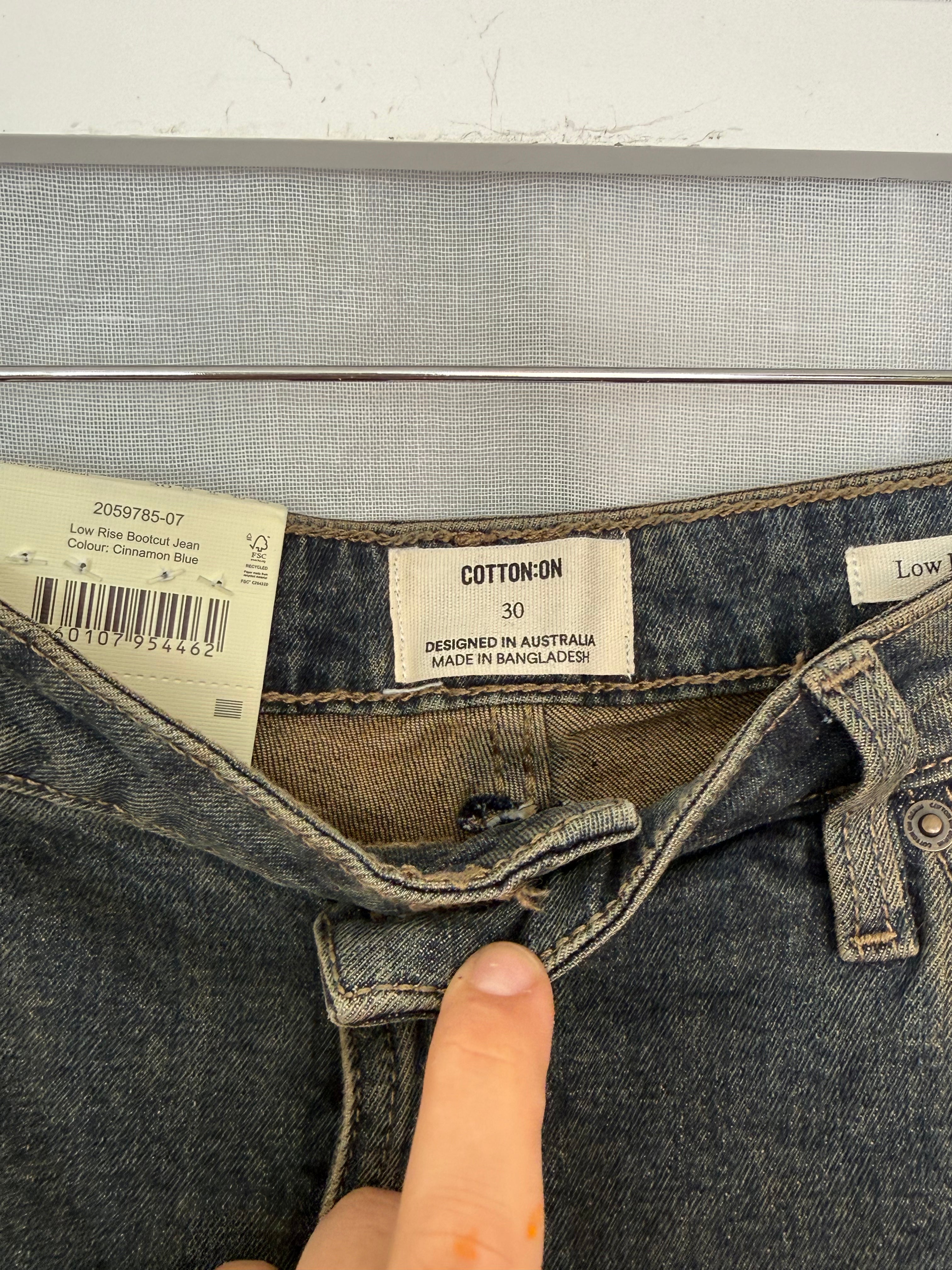 ✧ low rise bootcut jeans - 34"