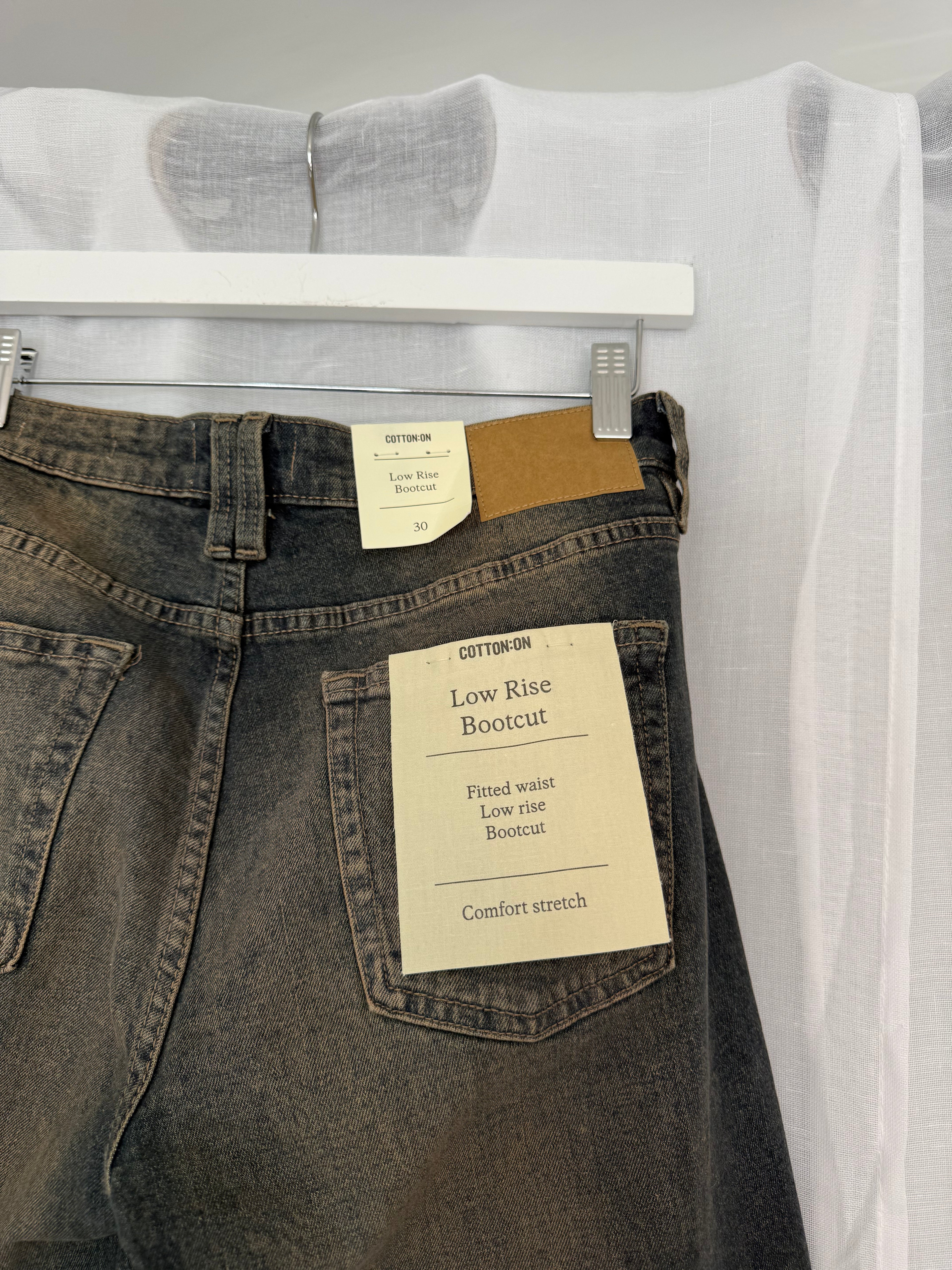 ✧ low rise bootcut jeans - 34"