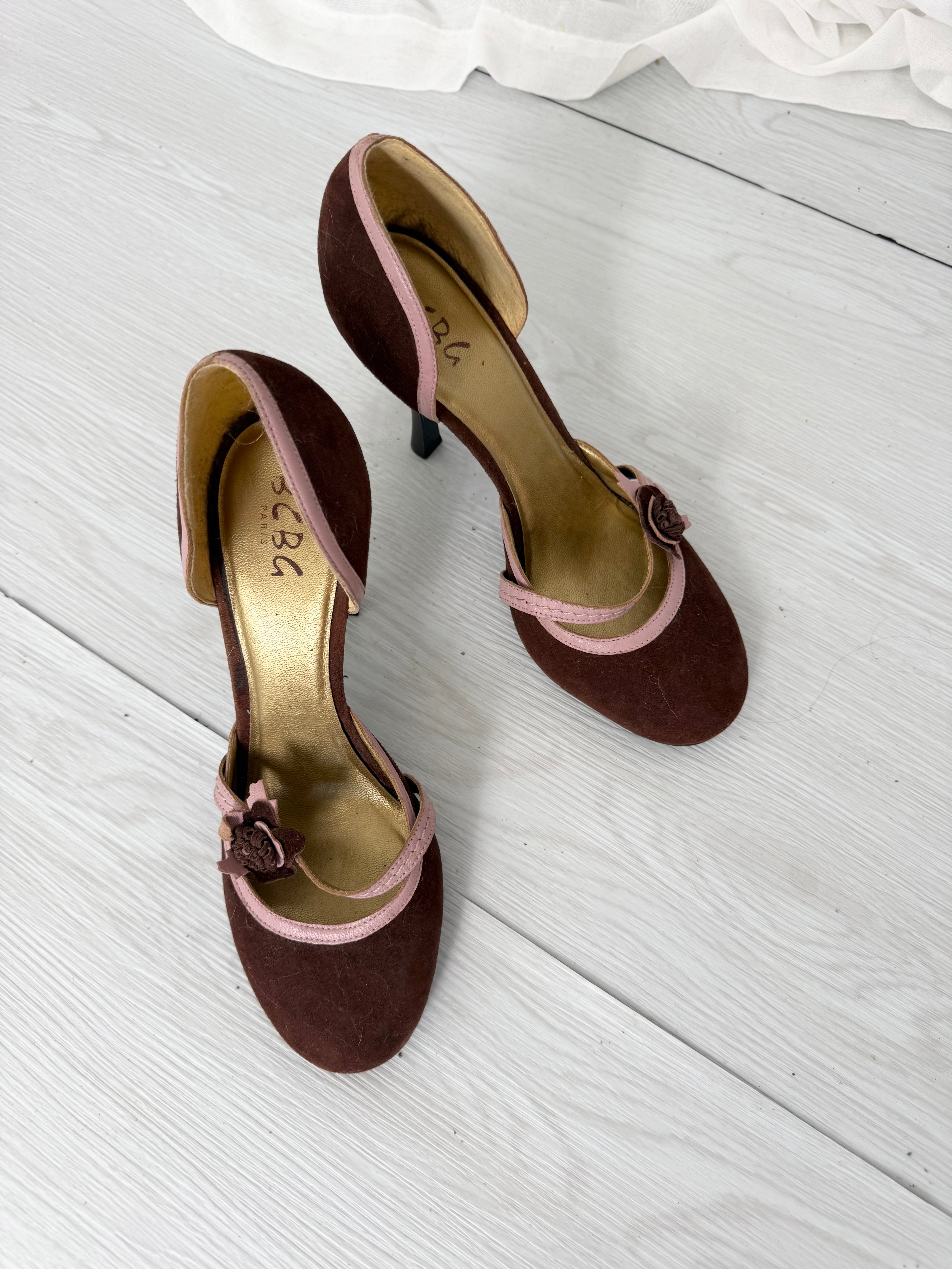 ✦ BCBG brown & pink floral mary jane heels ✦
