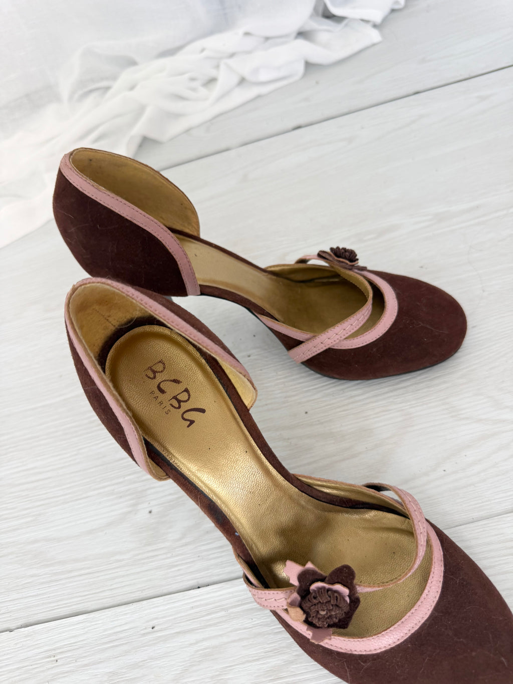 ✦ BCBG brown & pink floral mary jane heels ✦