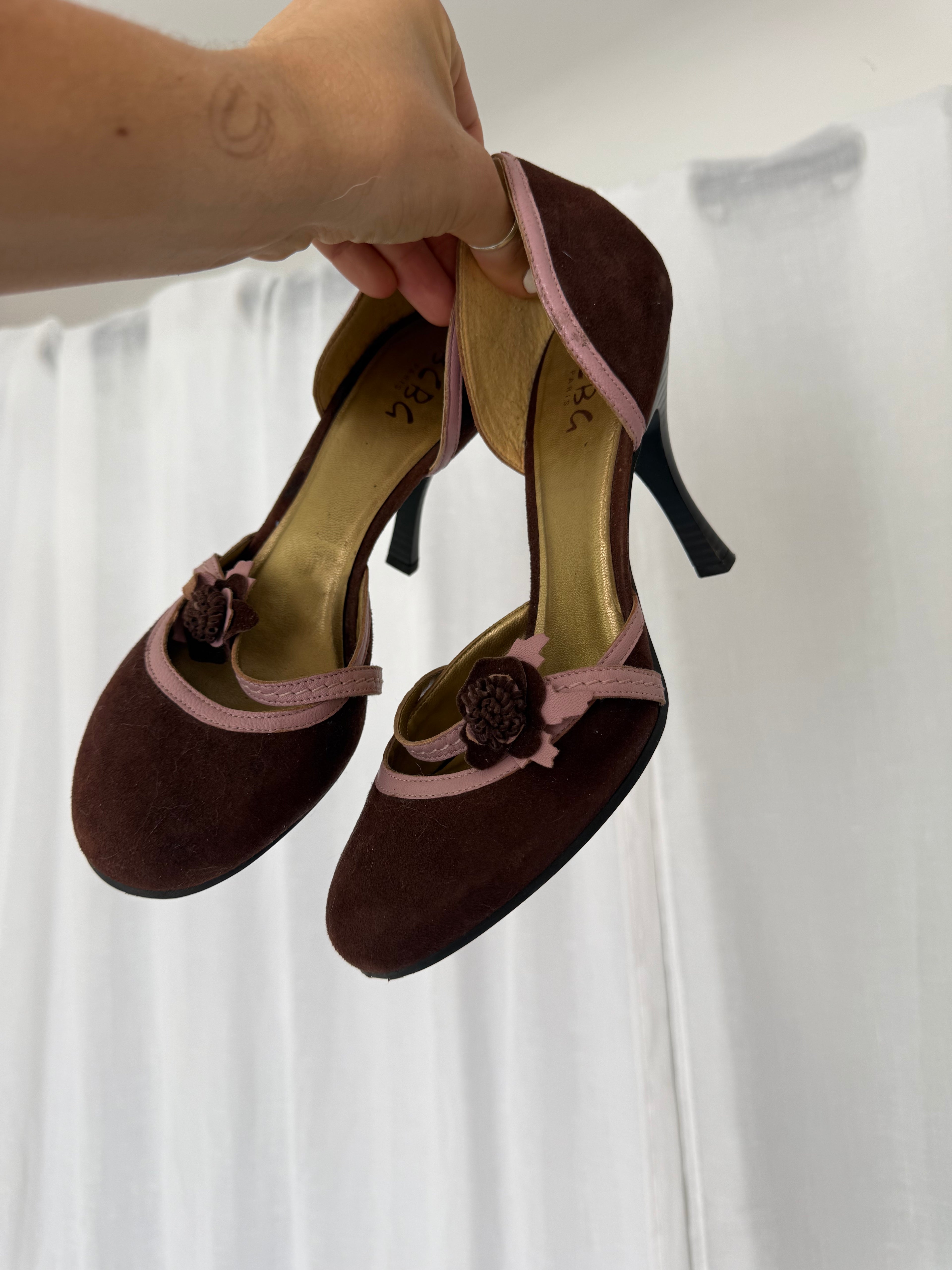 ✦ BCBG brown & pink floral mary jane heels ✦