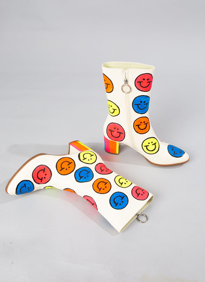 SMILES ALL DAY GOGO BOOTS (Size 9)