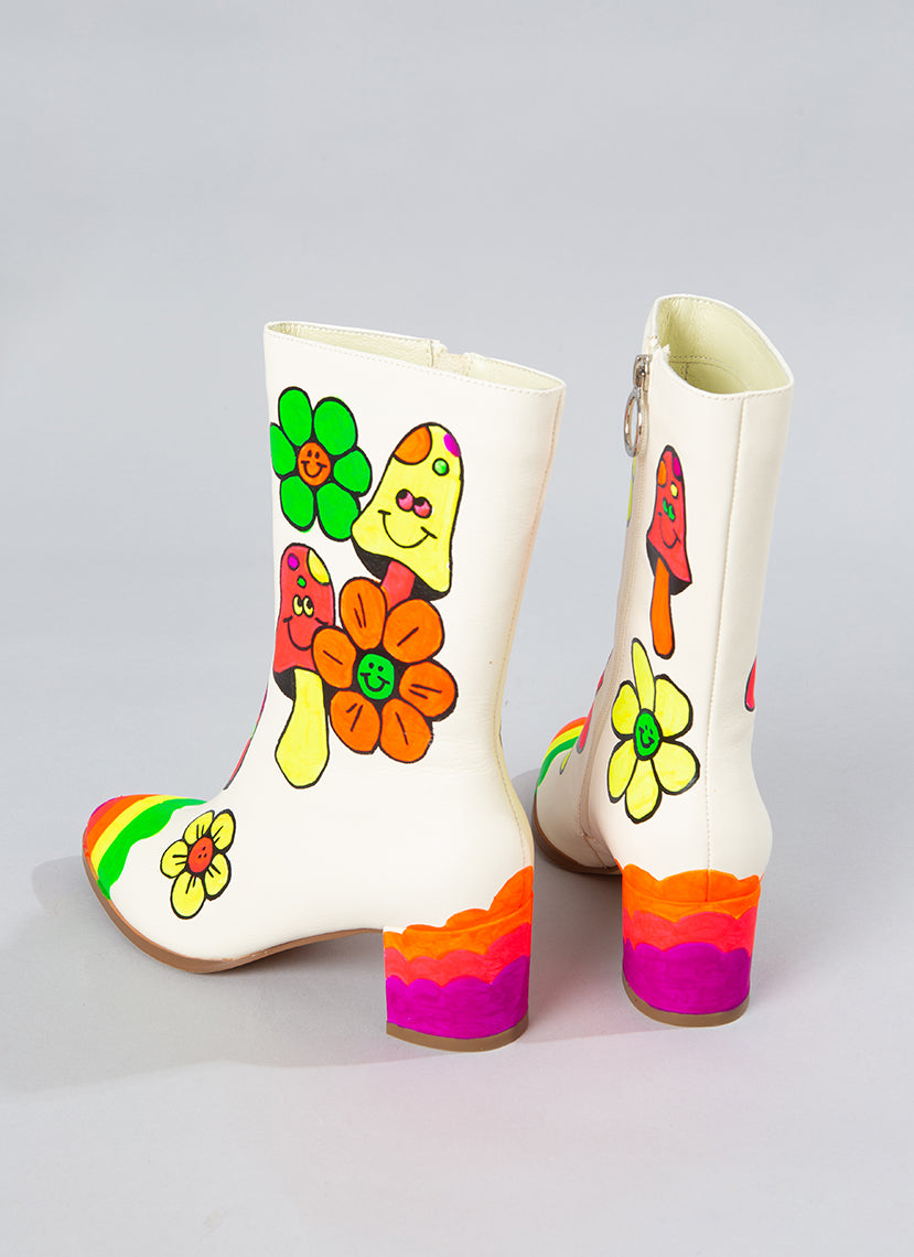 TRIPPY TOES GOGO BOOTS (Size 7.5)